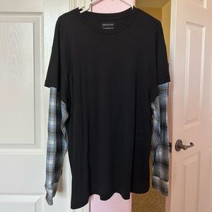URBAN OUTFITTERS BLACK T-SHIRT W/ FLANNEL SLEEVES